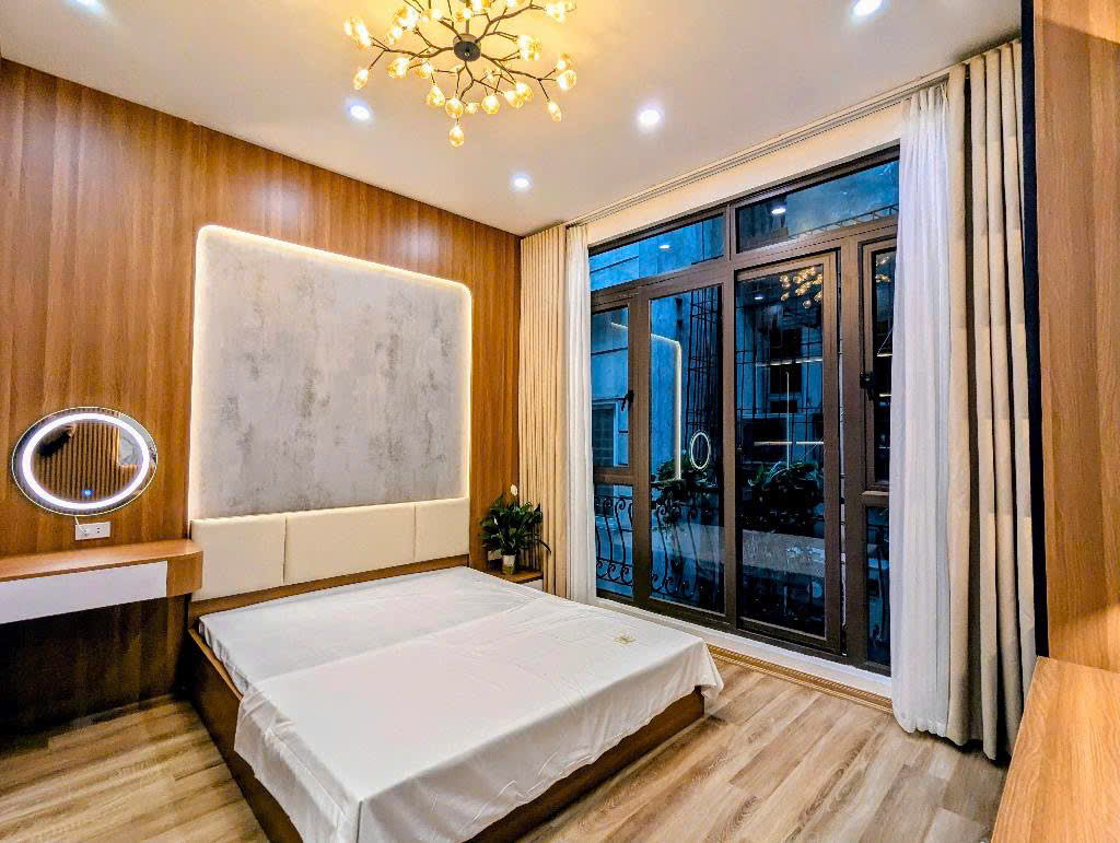 Hoa hậu Kim Ngưu, ô tô đỗ cửa, ngõ thông kinh doanh, ở luôn, 40m2, giá 8,6 tỷ