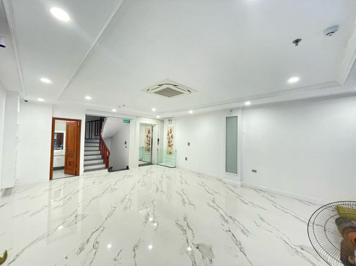 Nhà phố Thái Thịnh, trung tâm Đống Đa, 10 tầng, thang máy mới tinh