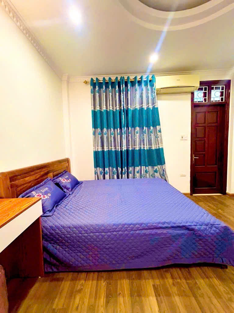 Nhà đẹp Giải Phóng, ở luôn, full nội thất, gần phố, ô tô, 40m2, giá chỉ 6,5 tỷ