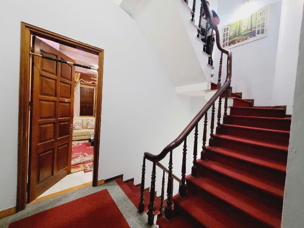 Bán nhà khu Đầm Trấu, ô tô cách 15m, ở luôn, ô chờ thang máy, 62m2, giá chỉ 8,95 tỷ