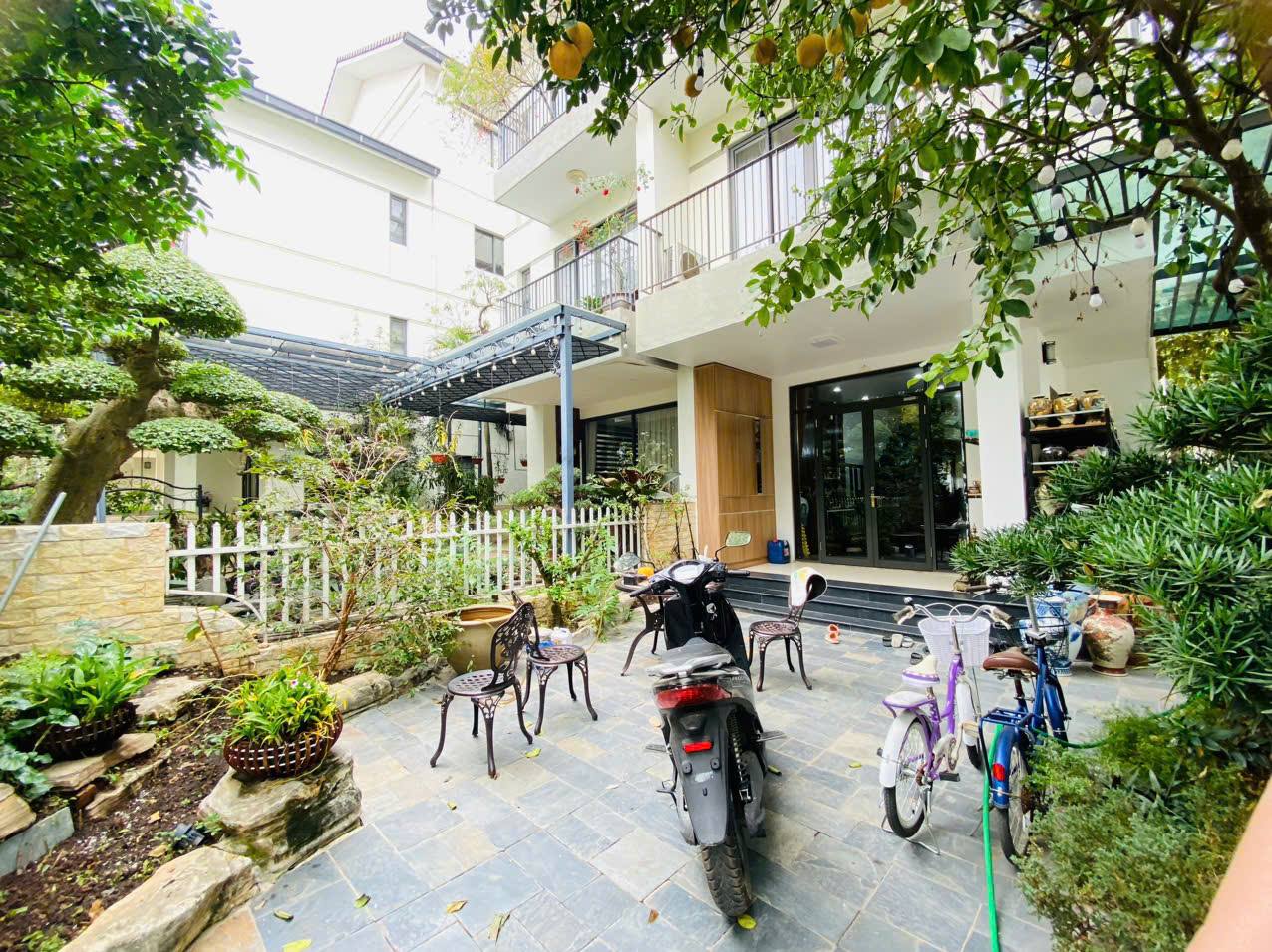 Biệt thự mặt hồ - Vinhomes Thăng Long – lô góc 3 mặt thoáng - hoàn thiện đẹp - ở ngay