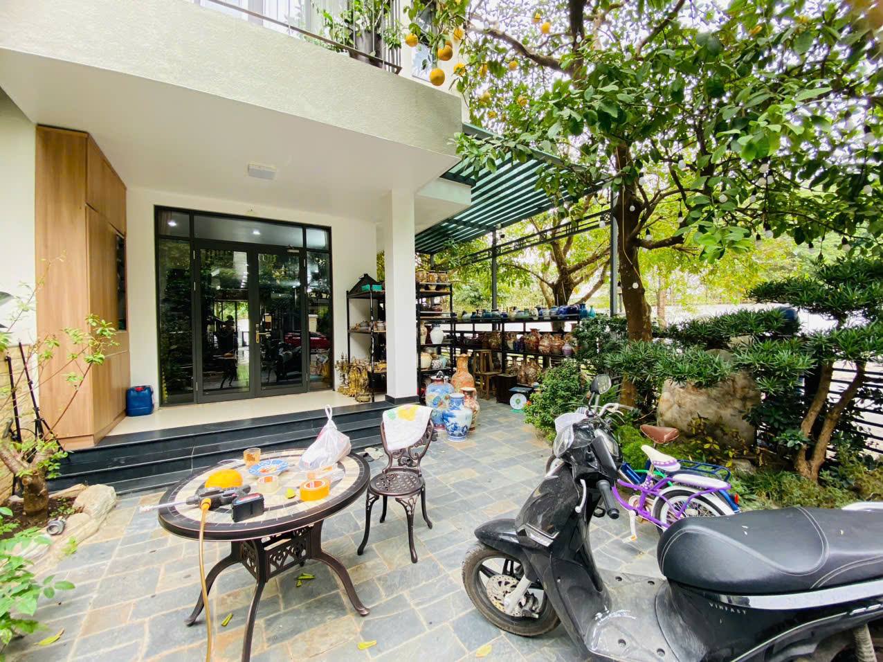 Biệt thự mặt hồ - Vinhomes Thăng Long – lô góc 3 mặt thoáng - hoàn thiện đẹp - ở ngay