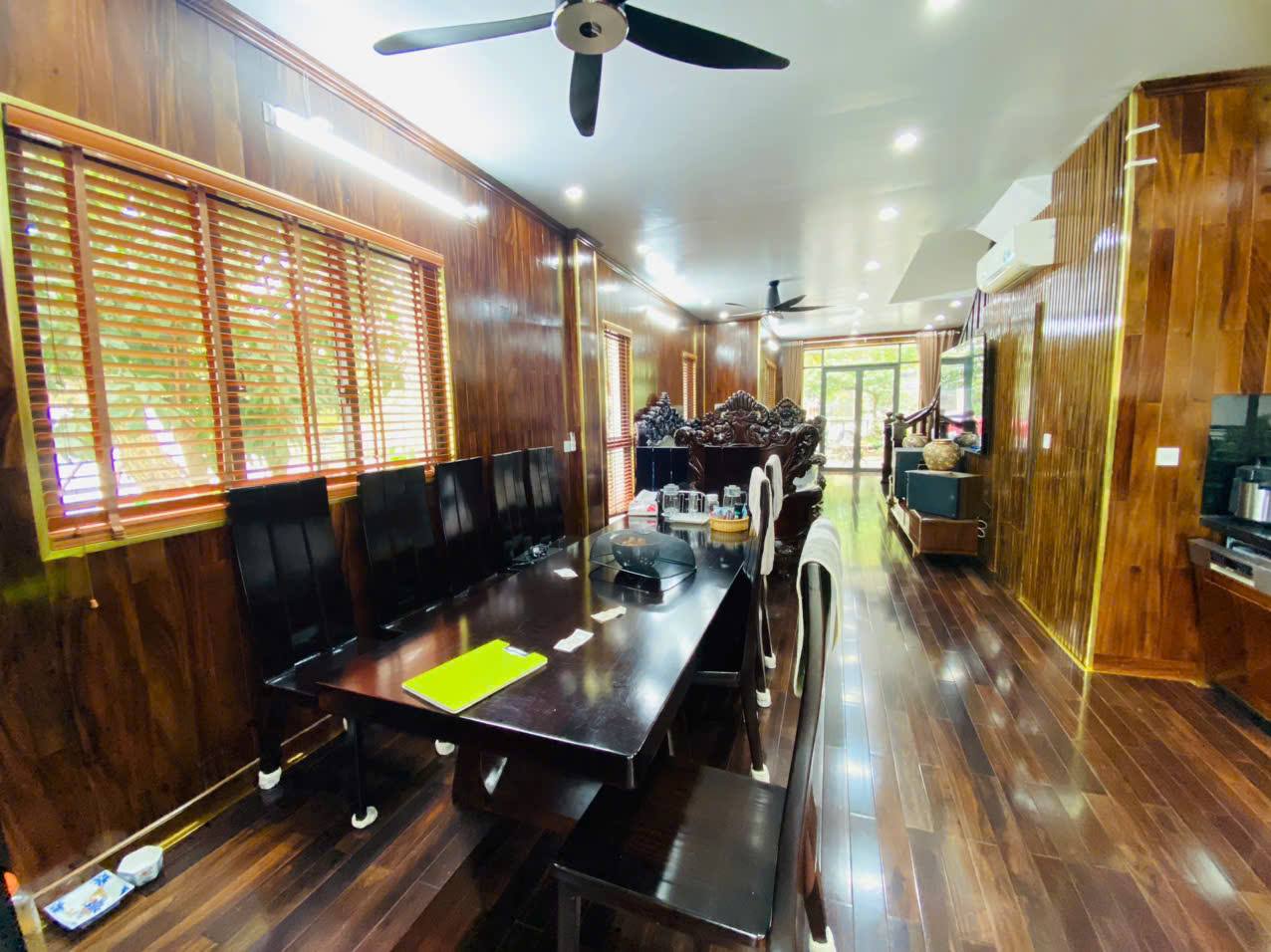 Biệt thự mặt hồ - Vinhomes Thăng Long – lô góc 3 mặt thoáng - hoàn thiện đẹp - ở ngay