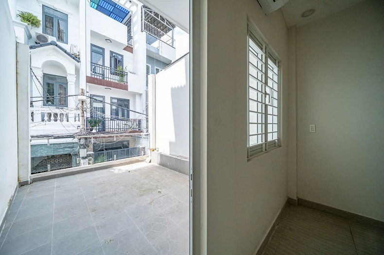 Xe ngủ trong nhà Cách Mạng Tháng 8, phường 5, Tân Bình, 60m2, 3 tầng, mới, ở ngay, giá bán 8,6 tỷ