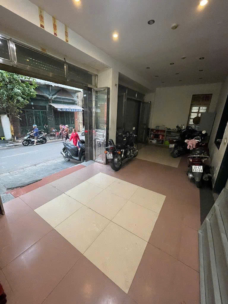 Bán nhà mặt phố khu Lò Đúc, vỉa hè, ô tô, kinh doanh, thang máy, dân xây, giá chỉ 23 tỷ