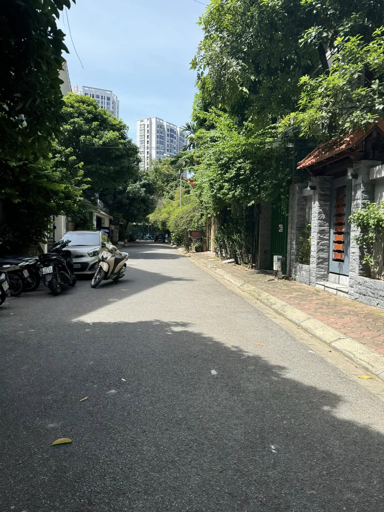 Biệt thự Trần Kim Xuyến, khu đô thị Yên Hòa, không gian sống xanh