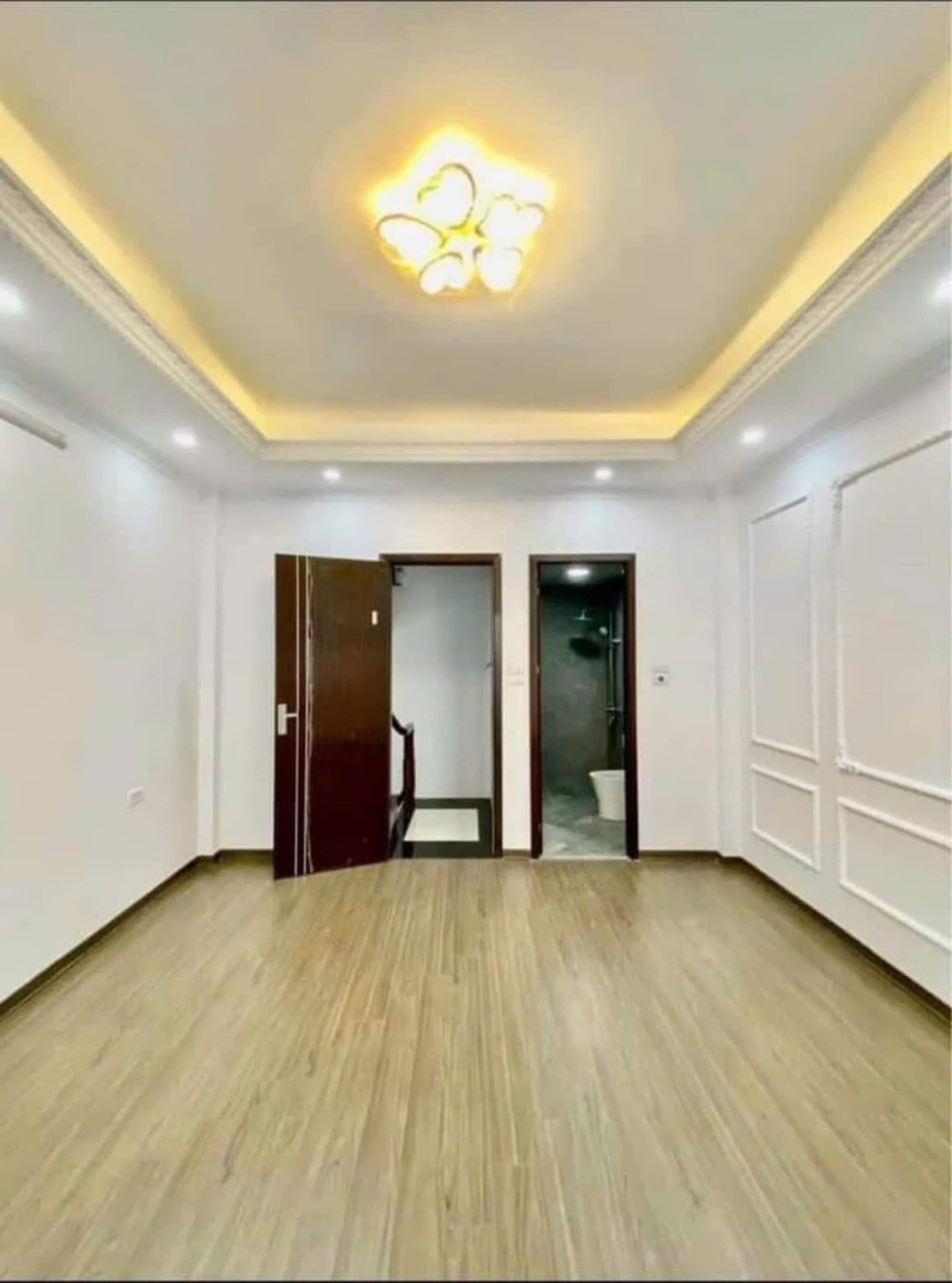 Bán nhà Đắc Sở 35m2, 5 tầng, 3 ngủ, ô tô đỗ gần, ngay đường 32, phố Nhổn