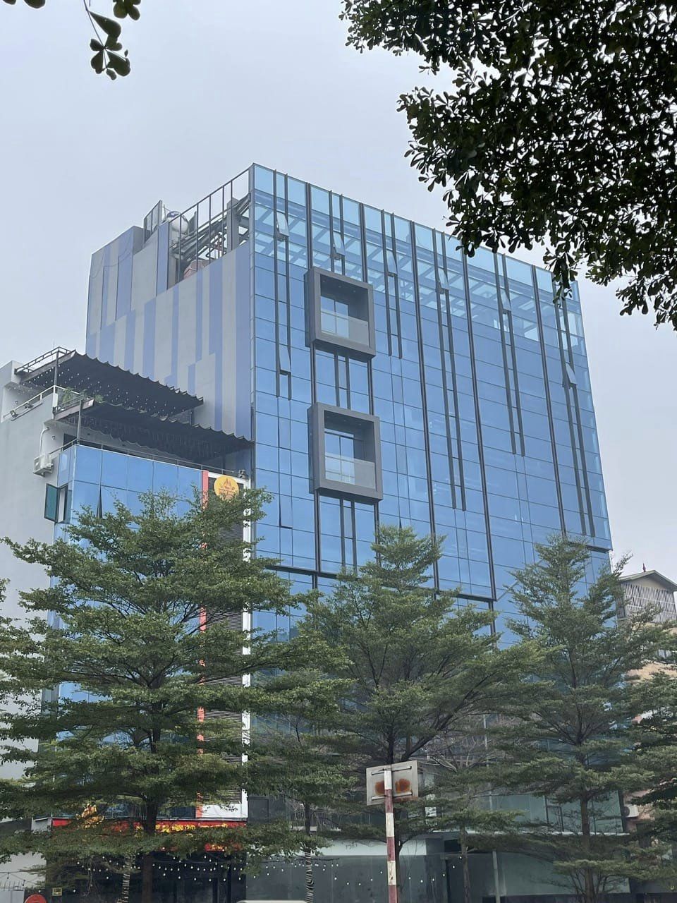 Tòa nhà 11 tầng mặt phố Đống Đa, vị trí đắc địa, mặt tiền lớn