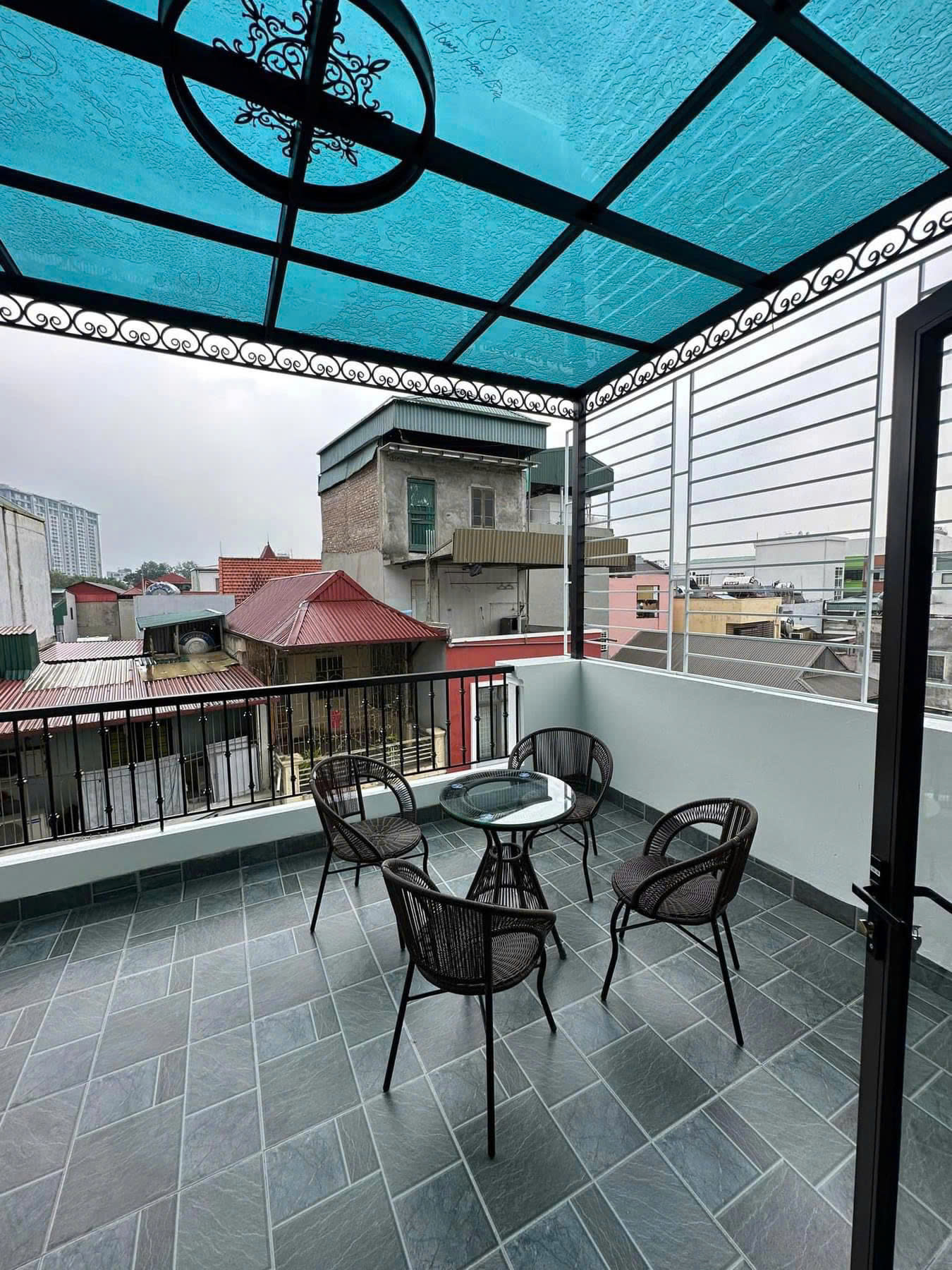 Cho thuê nhà mặt phố Hạ Hồi, Tân Lập, mặt đường rộng kinh doanh tốt, ô tô vào, nhà ở ngay