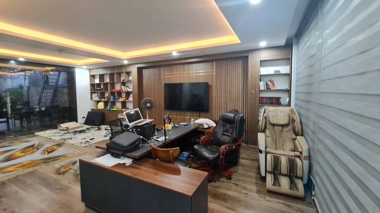 Nhà mặt phố Yên Phụ, Tây Hồ - diện tích lớn – bán đất tặng nhà 5 tỷ