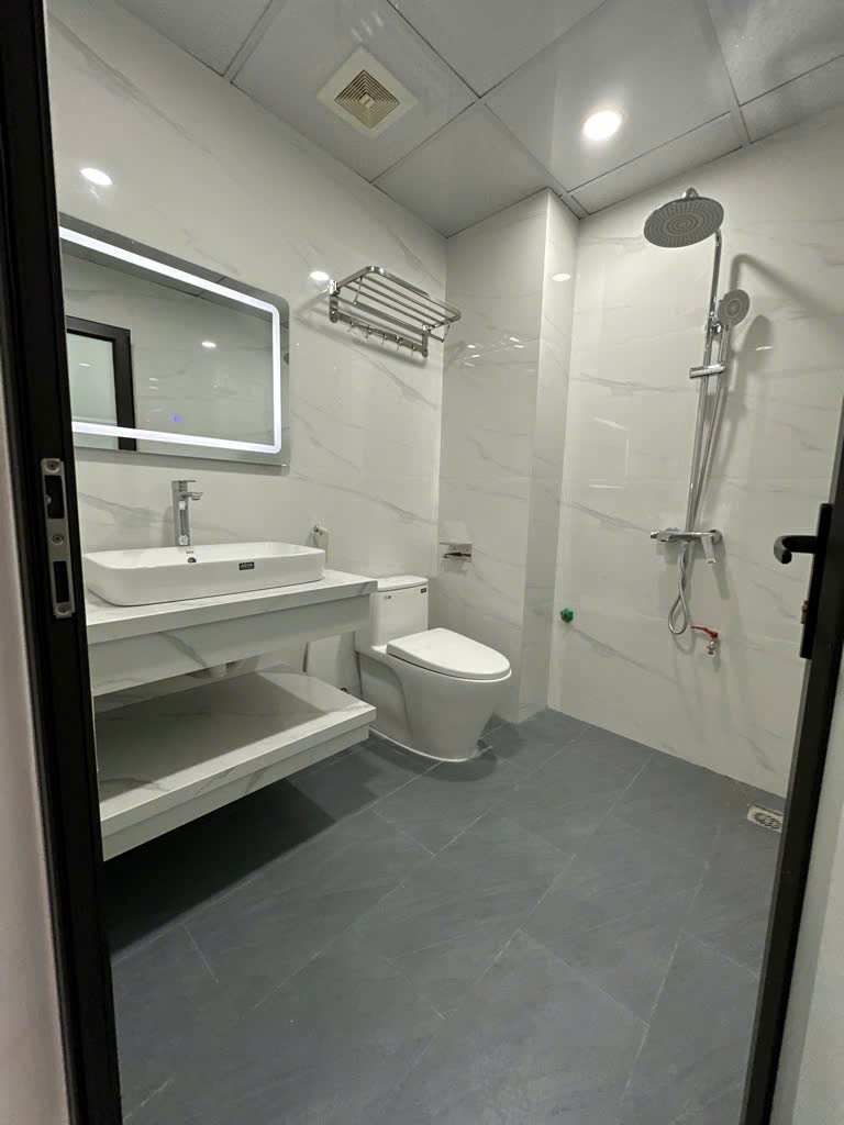 Giá chỉ 10,9 tỷ mặt ngõ thông, kinh doanh, lô góc, 5 tầng thang máy gần 60m2