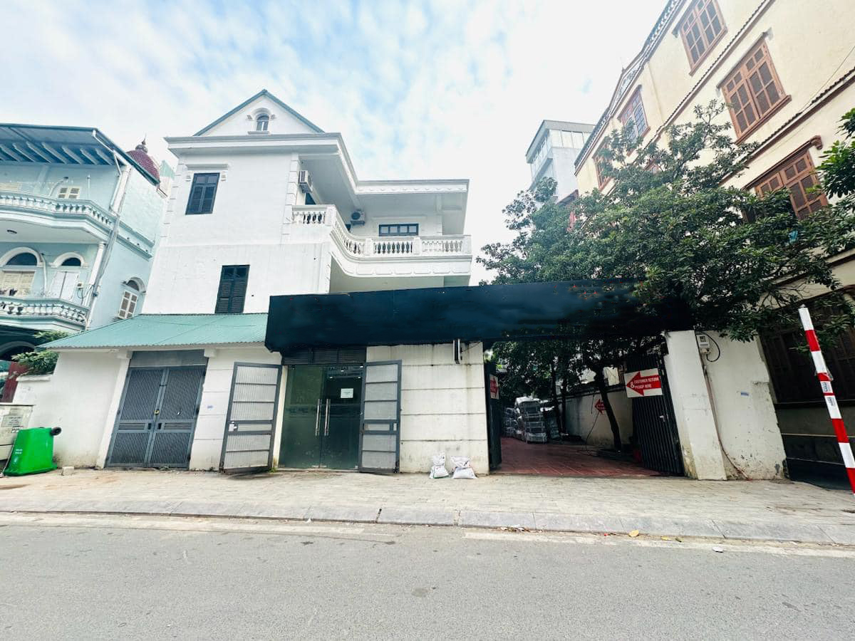 Bán đất Lạc Long Quân, Tây Hồ, diện tích khủng 432m2, mặt tiền lớn 17m