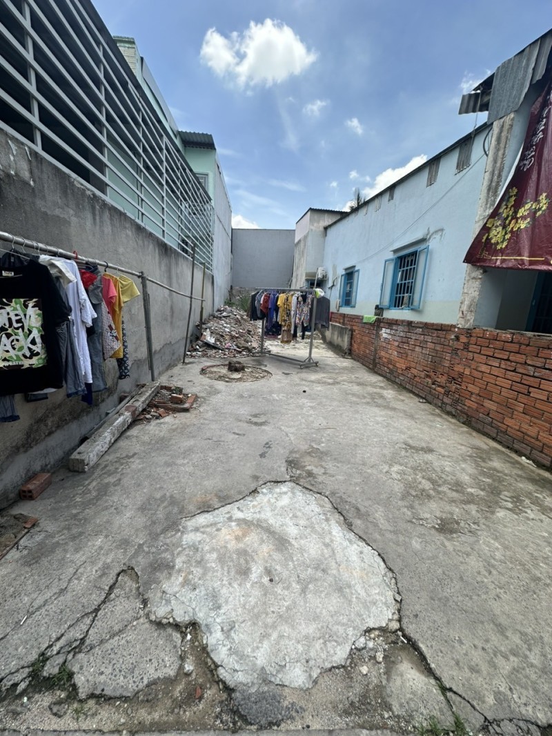 Bán lô đất 88m2 - giá 3 tỷ hơn - gần ủy ban nhân dân Tân Xuân - Hóc Môn