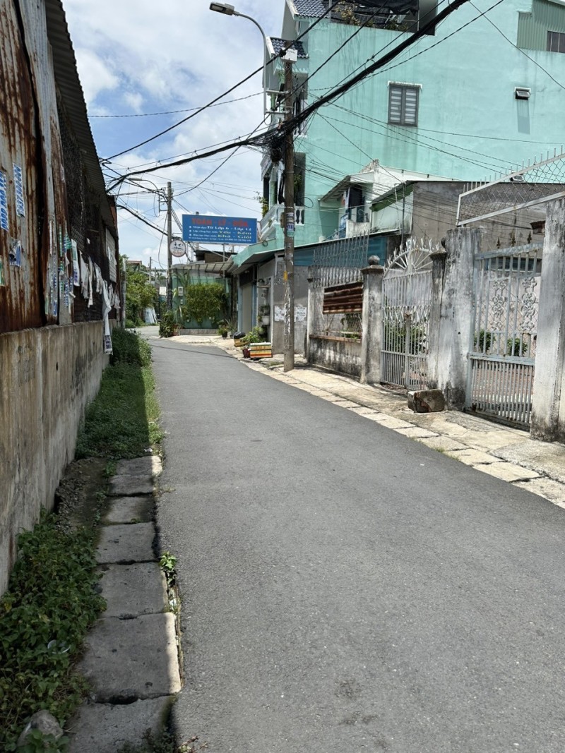 Bán lô đất 88m2 - giá 3 tỷ hơn - gần ủy ban nhân dân Tân Xuân - Hóc Môn