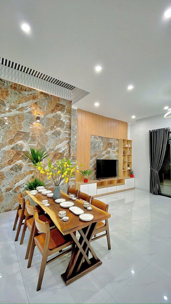 Sang gấp nhà 4 tầng Đồng Văn Cống , quận 2 đang cho thuê 18 tr