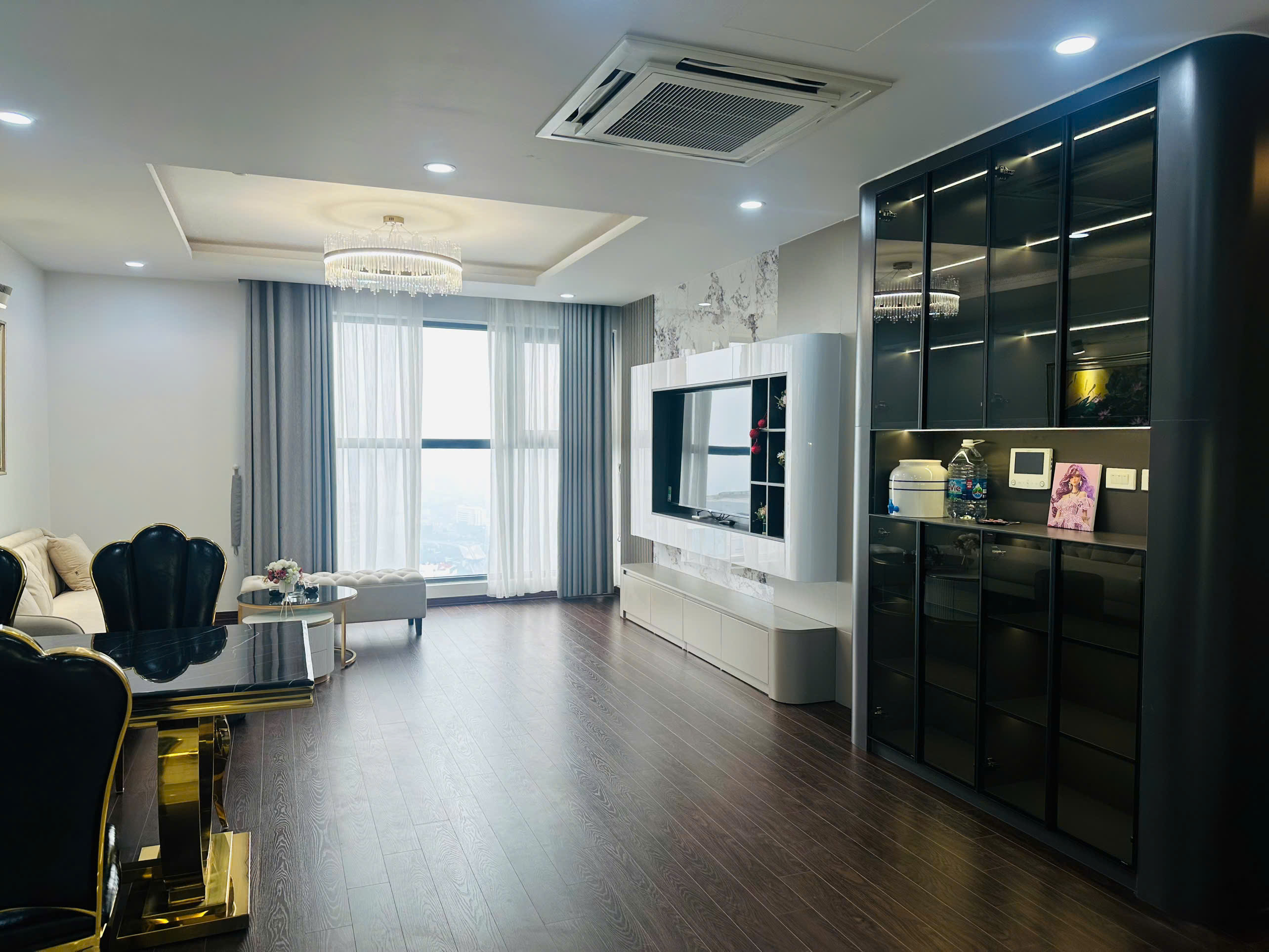 Bán căn hộ chung cư cao cấp toà nhà Thewest 265 Cầu Giấy 116m2, 3 ngủ, nội thất xịn