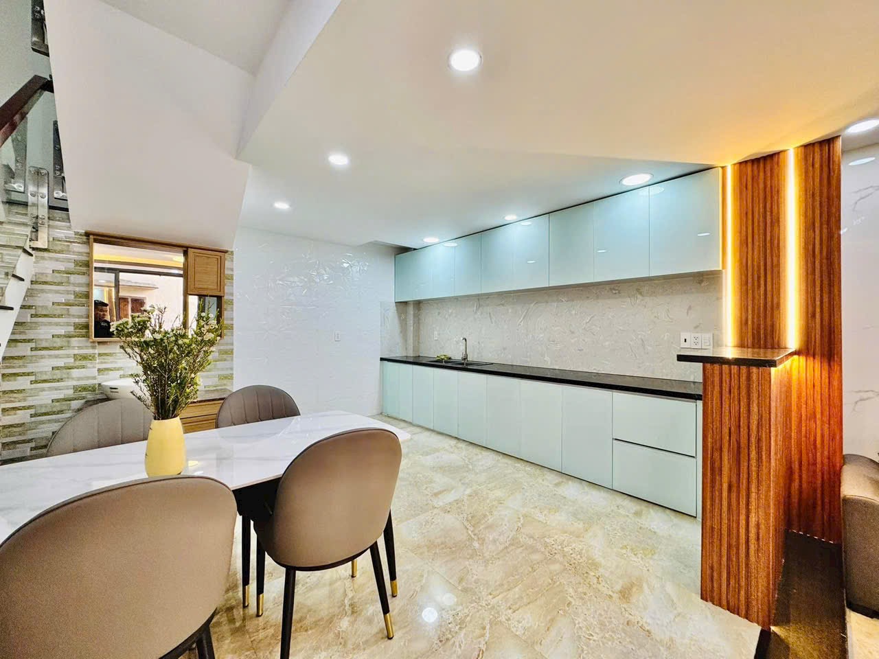 Bán nhà phố đẹp đường Hoàng Hoa Thám, phường 05, quận Bình Thạnh, Hồ Chí Minh