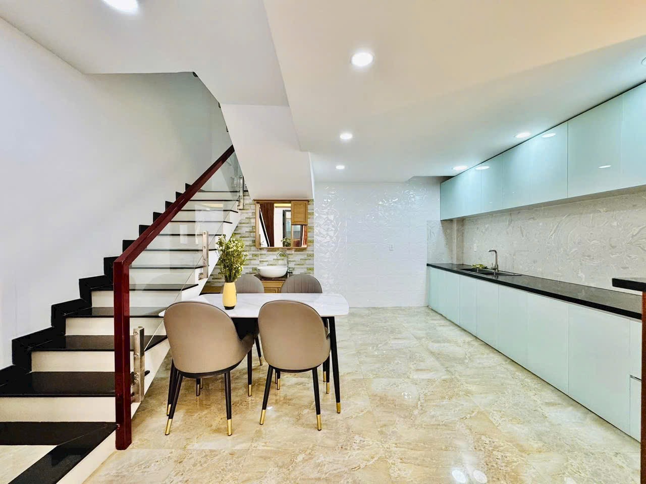 Bán nhà phố đẹp đường Hoàng Hoa Thám, phường 05, quận Bình Thạnh, Hồ Chí Minh