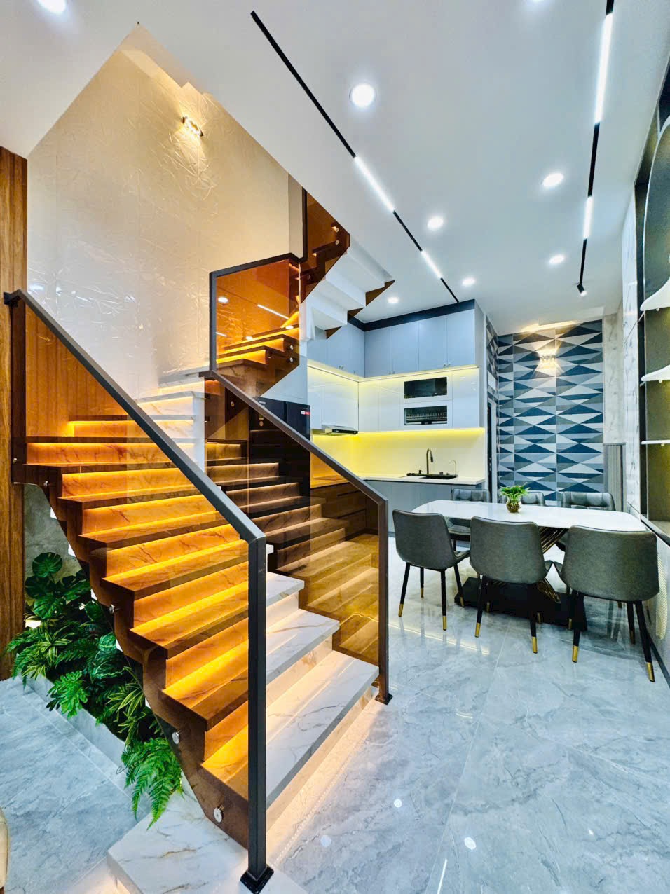 Bán nhà phố đẹp hẻm xe hơi đường Bùi Quang Là, phường 12, quận Gò Vấp, Hồ Chí Minh