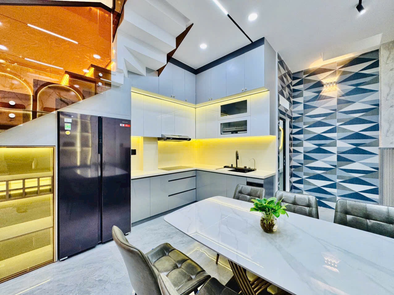 Bán nhà phố đẹp hẻm xe hơi đường Bùi Quang Là, phường 12, quận Gò Vấp, Hồ Chí Minh