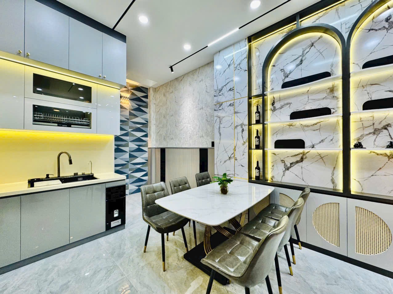 Bán nhà phố đẹp hẻm xe hơi đường Bùi Quang Là, phường 12, quận Gò Vấp, Hồ Chí Minh