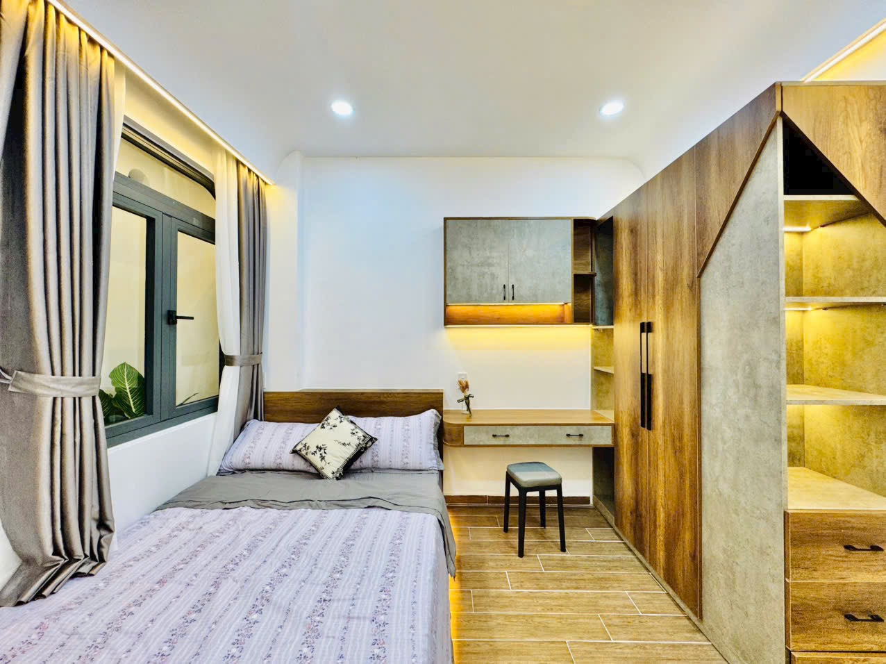 Bán nhà phố đẹp sát mặt tiền đường Hoàng Hoa Thám - phường 07 - quận Bình Thạnh