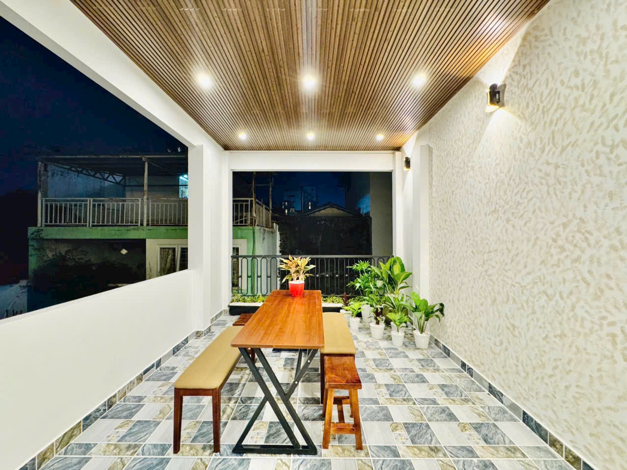 Bán nhà phố đẹp sát mặt tiền đường Hoàng Hoa Thám - phường 07 - quận Bình Thạnh