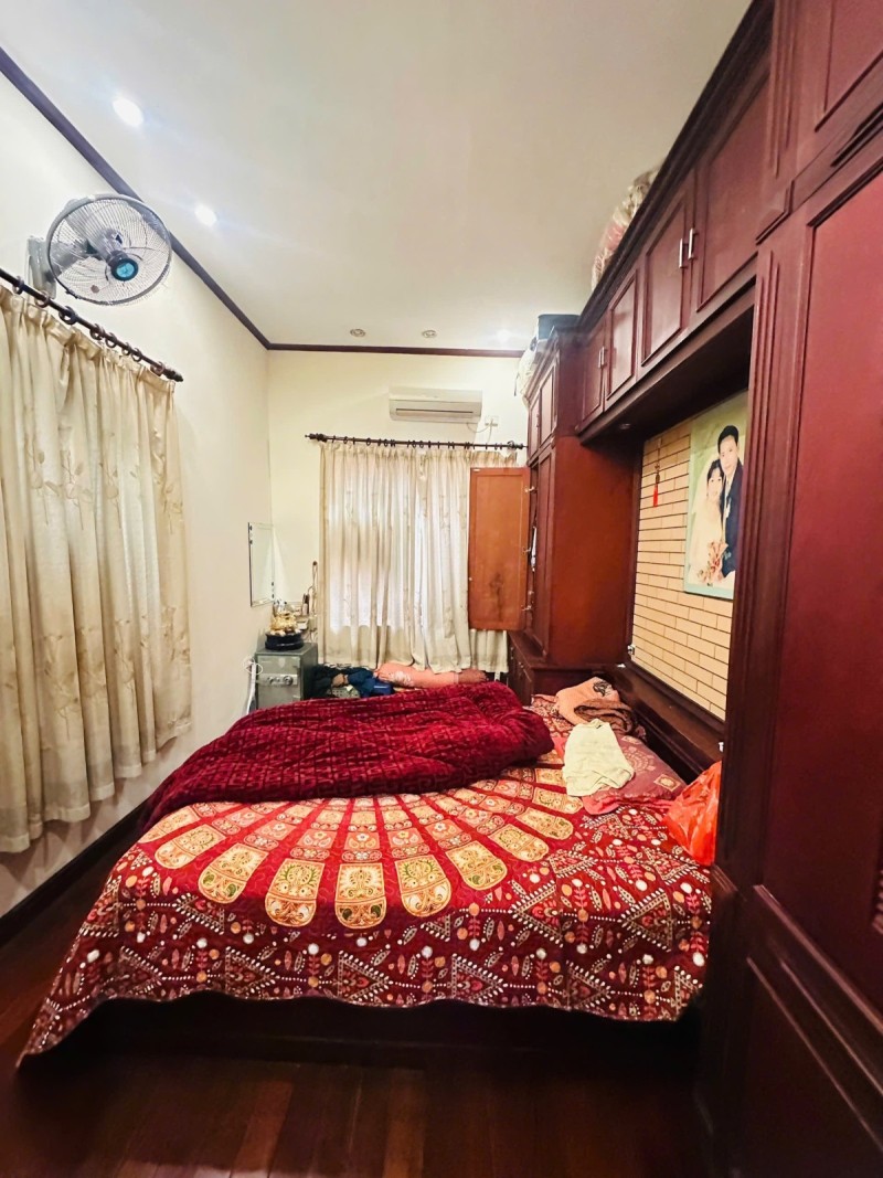 Cực hiếm bán nhà Nguyễn Trãi, Thanh Xuân, 70m2, 4 tầng, 5 phòng ngủ, ngõ nông, gần phố, 11 tỷ