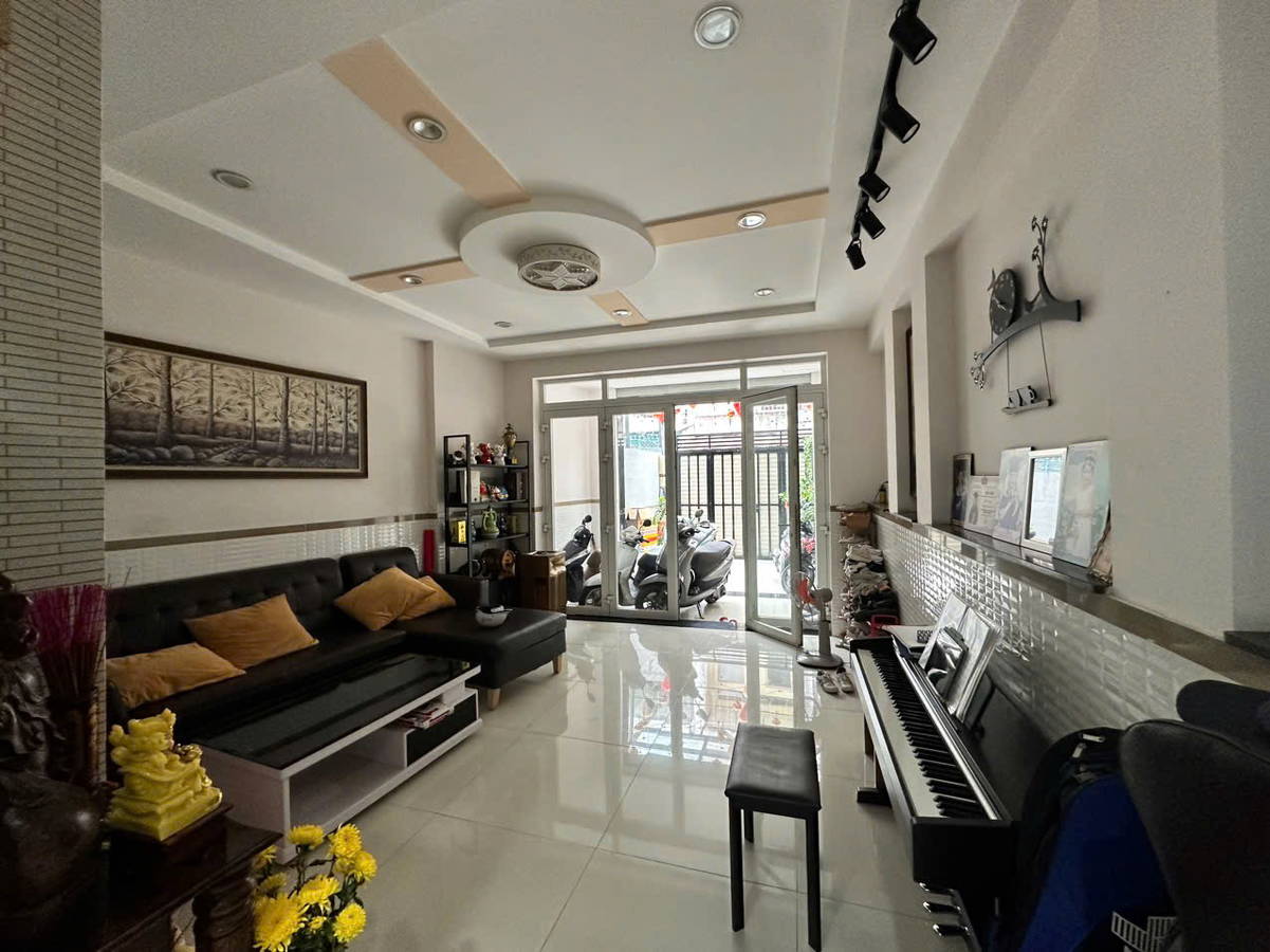Nhà bán Cách Mạng Tháng Tám 48m2, gần công viên Lê Thị Riêng khu sầm uất, chỉ 14,6 tỷ
