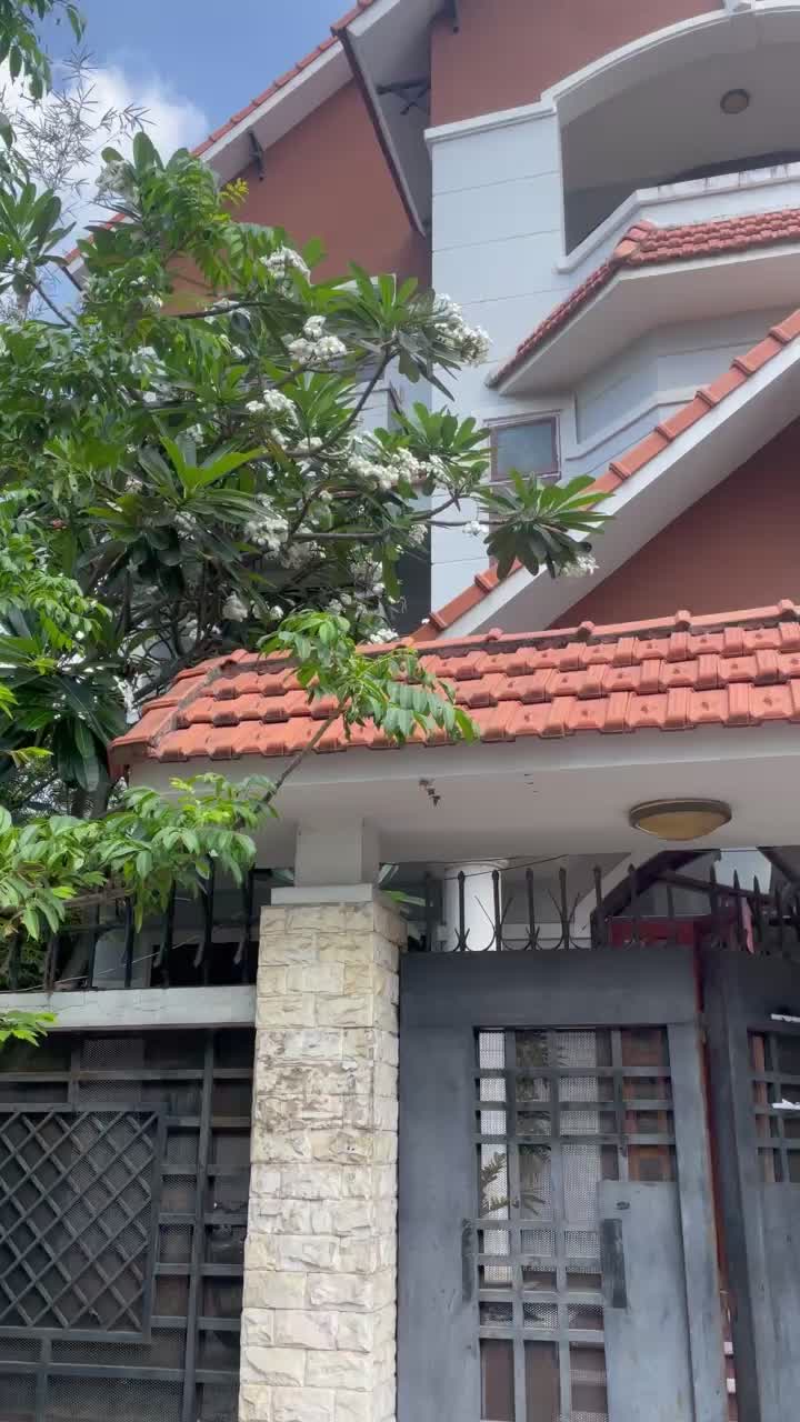 Biệt thự căn góc thuộc khu dân cư cao cấp