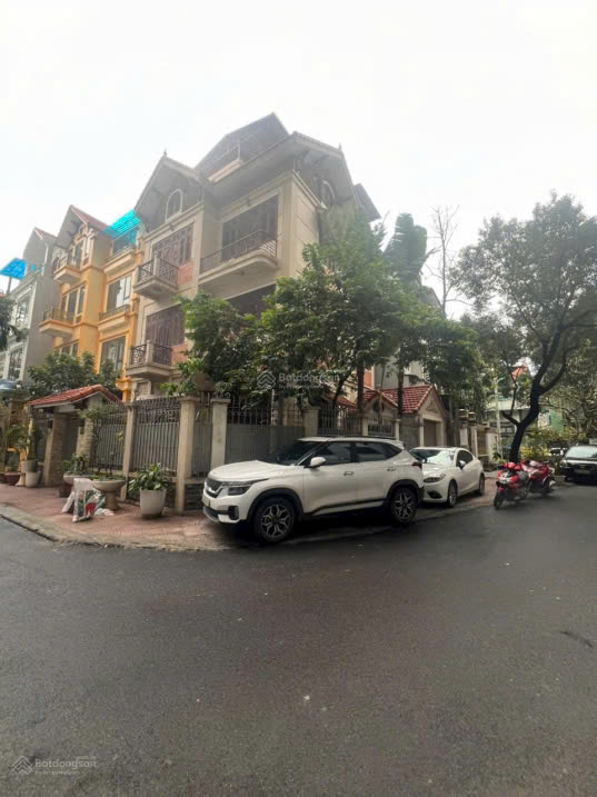 Bán biệt thự Mỹ Đình 1, 145m2, 4 tầng, lô góc, giá 41 tỷ