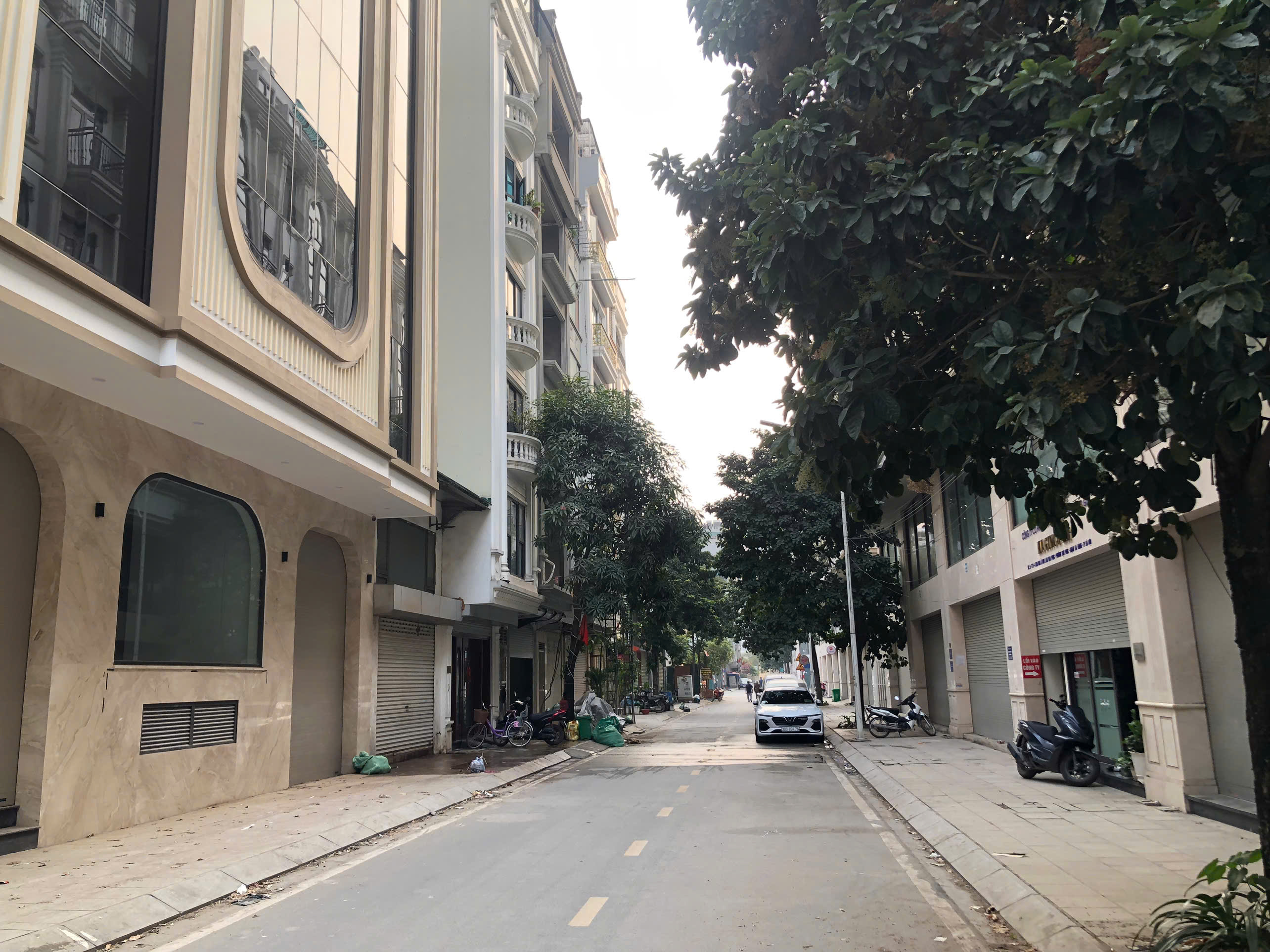 Nhà phố Vạn Phúc - xây mới tinh – 8 tầng - thang máy - có hầm – thiết kế hiện đại