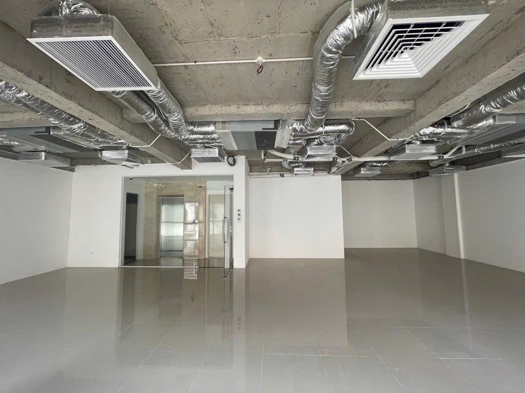 Nhà phố Vạn Phúc - xây mới tinh – 8 tầng - thang máy - có hầm – thiết kế hiện đại