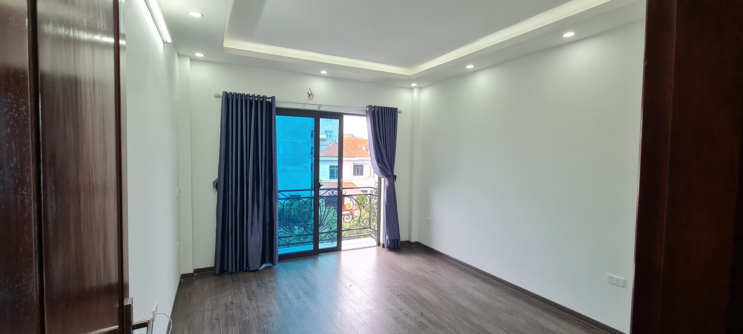 Bán nhà phố Vân Canh, Hoài Đức, đơn lập 42m2, xây 5 tầng, mặt phố trục chính kinh doanh tốt