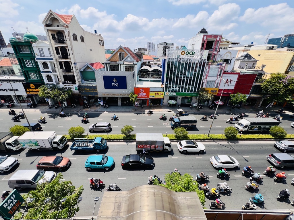 Gấp bán nhà hẻm 10m Cộng Hòa Tân Bình 113m2, 4 lầu vài phút tới nhà ga T3, giá bán 18 tỷ