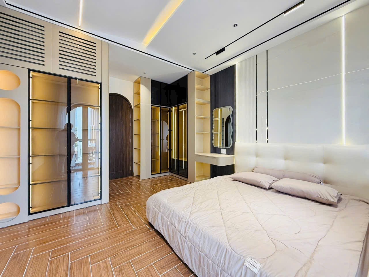 Bán nhà phố đẹp có thang máy mặt tiền đường số 14, phường 08, quận Gò Vấp, Hồ Chí Minh