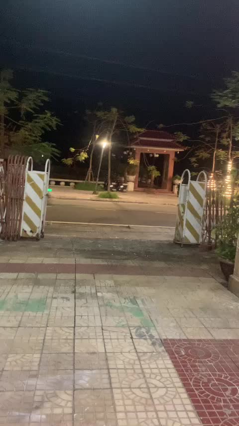 Khách sạn tại trung tâm Lăng Cô, vị trí đẹp, kinh doanh sầm uất, giá 25 tỷ