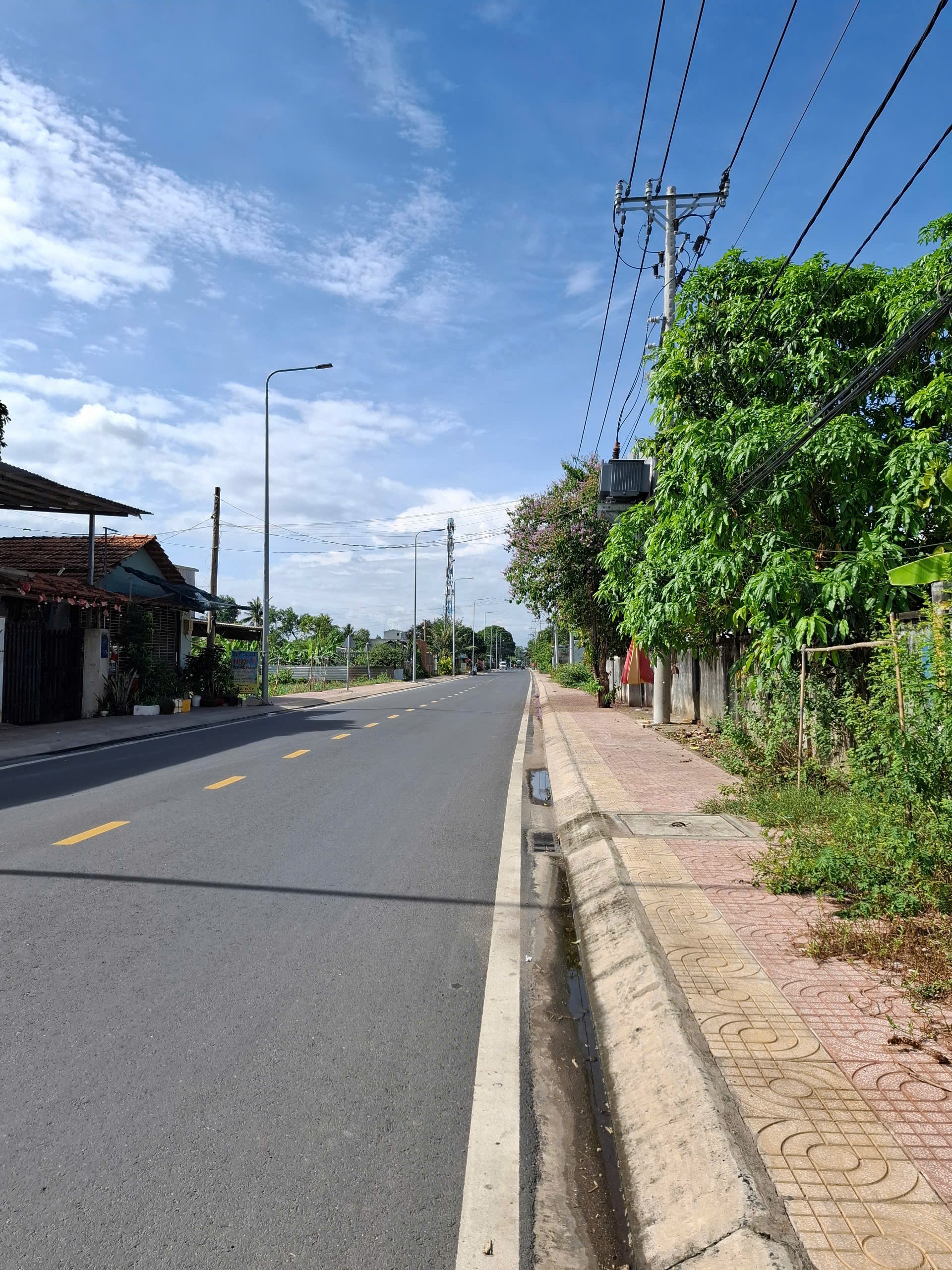 Bán đất mặt tiền Long Phước, quận 9, giá 15,54 triệu/ m2