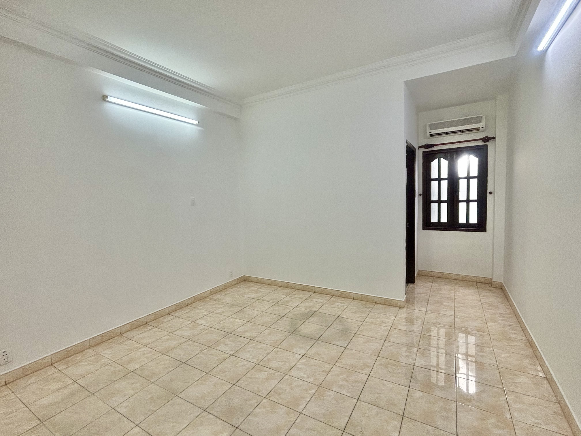 Cho thuê rẻ nhà vị trí đẹp 4m x 17.5m Điện Biên Phủ, Quận 3, thành phố Hồ Chí Minh