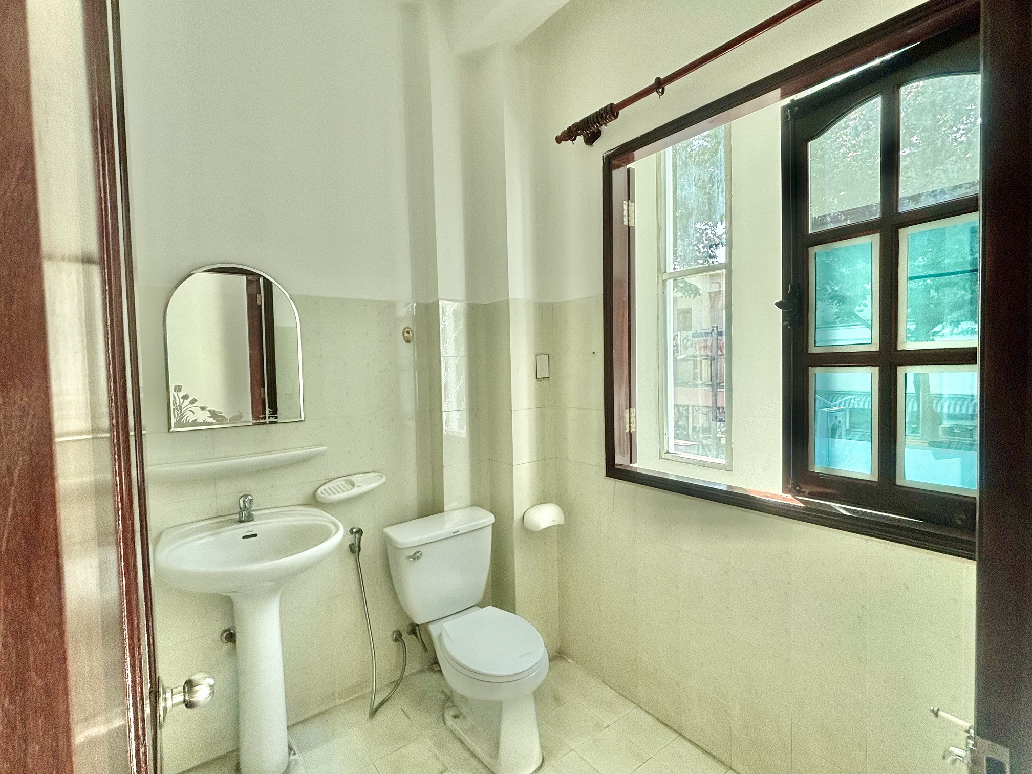 Cho thuê rẻ nhà vị trí đẹp 4m x 17.5m Điện Biên Phủ, Quận 3, thành phố Hồ Chí Minh