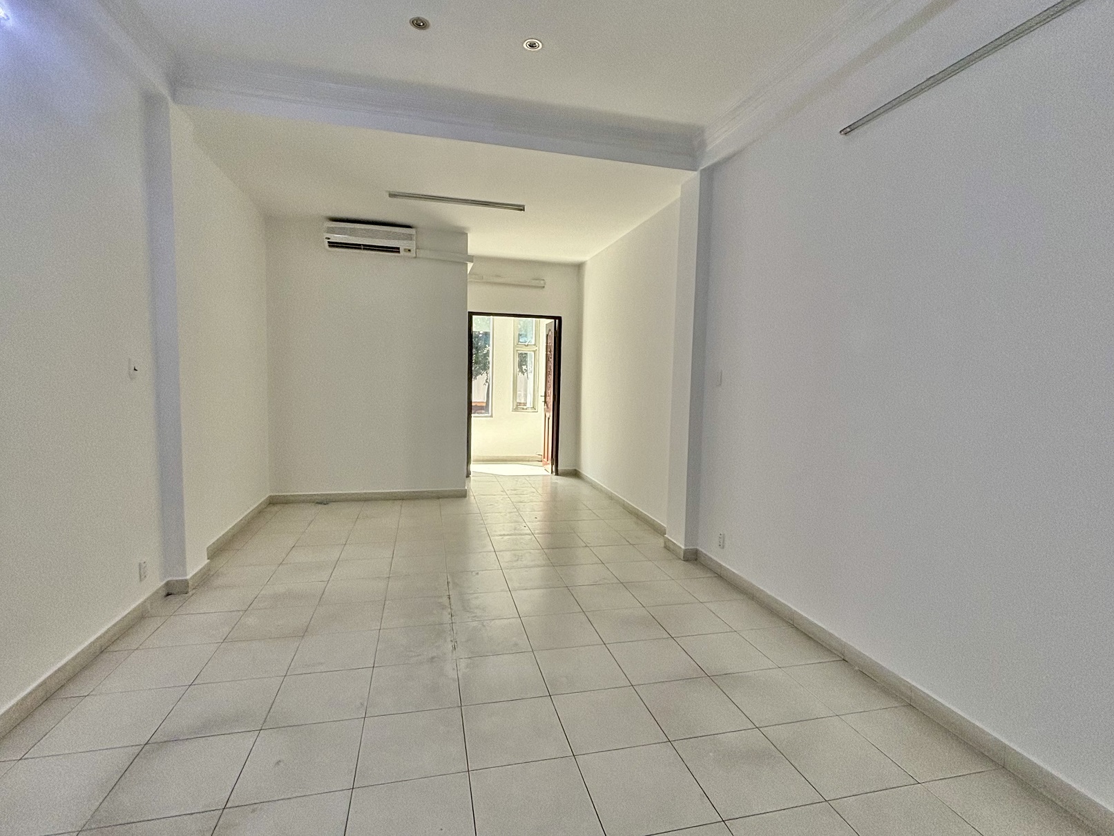 Cho thuê rẻ nhà vị trí đẹp 4m x 17.5m Điện Biên Phủ, Quận 3, thành phố Hồ Chí Minh