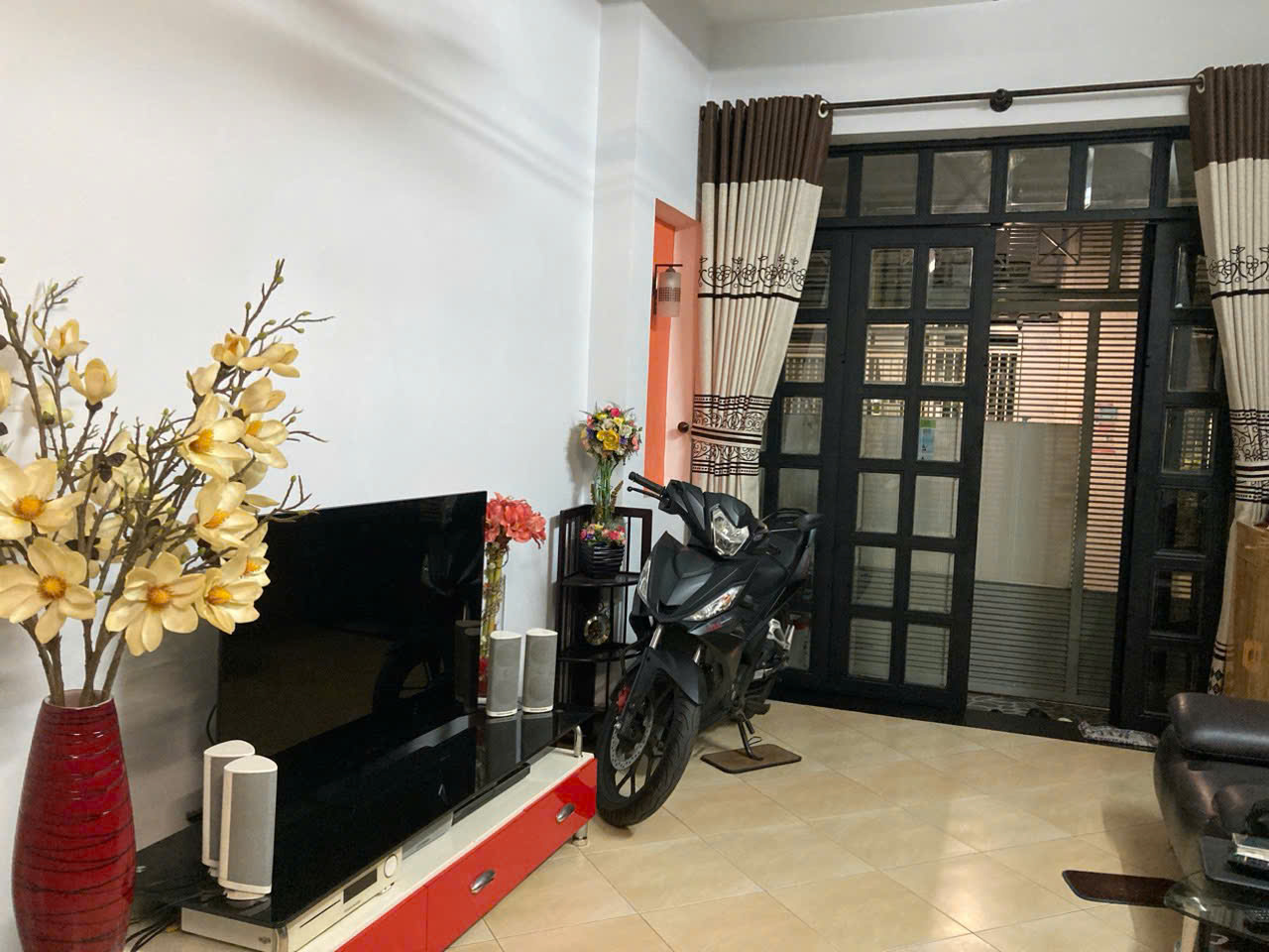 Top nhà vị trí đẹp 3.5m x 10m, 1 trệt 3 lầu, Nguyễn Đình Chiểu, quận 3, thành phố Hồ Chí Minh