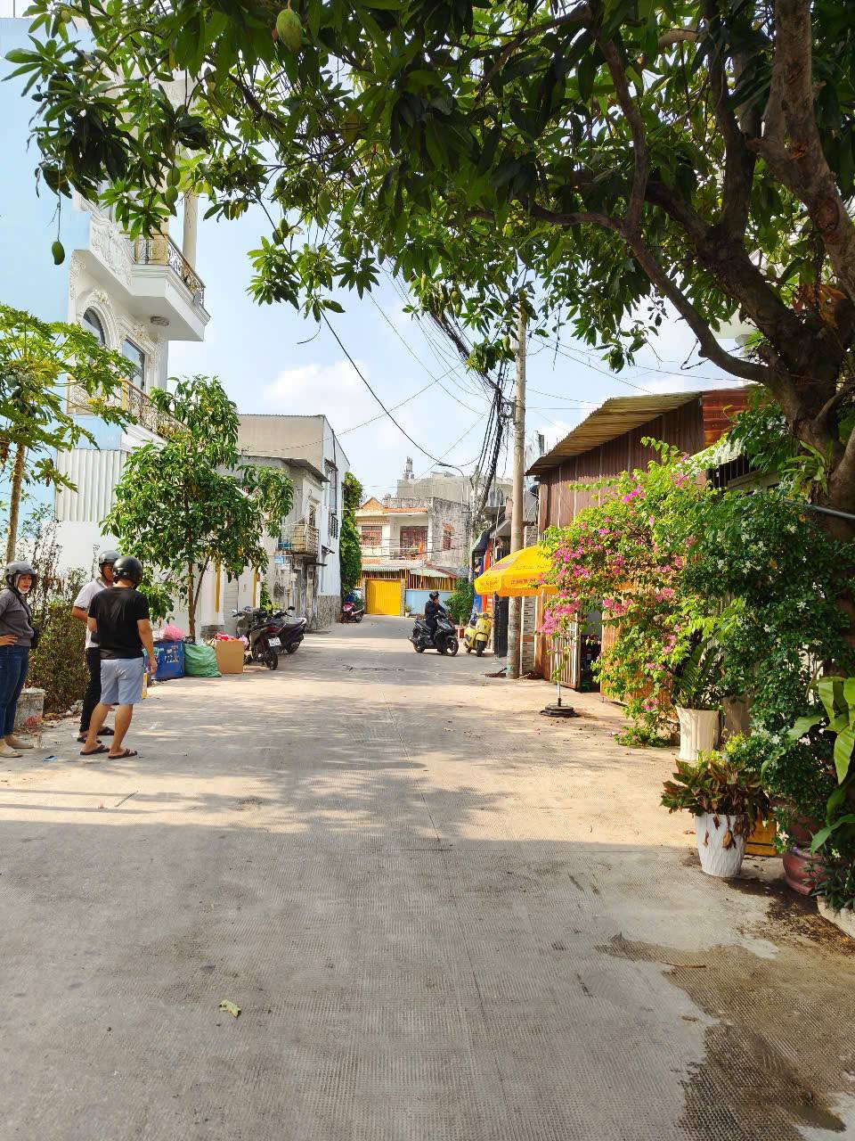 Bán lô đất gần chợ đầu mối Hóc Môn - 90m2 - giá chỉ 1,65 tỷ - gọi cho em xem gấp