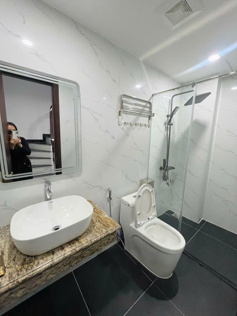 Bán nhà Minh Khai, lô góc, ở luôn, gần phố, gần ô tô, 42m2, giá chỉ 8 tỷ