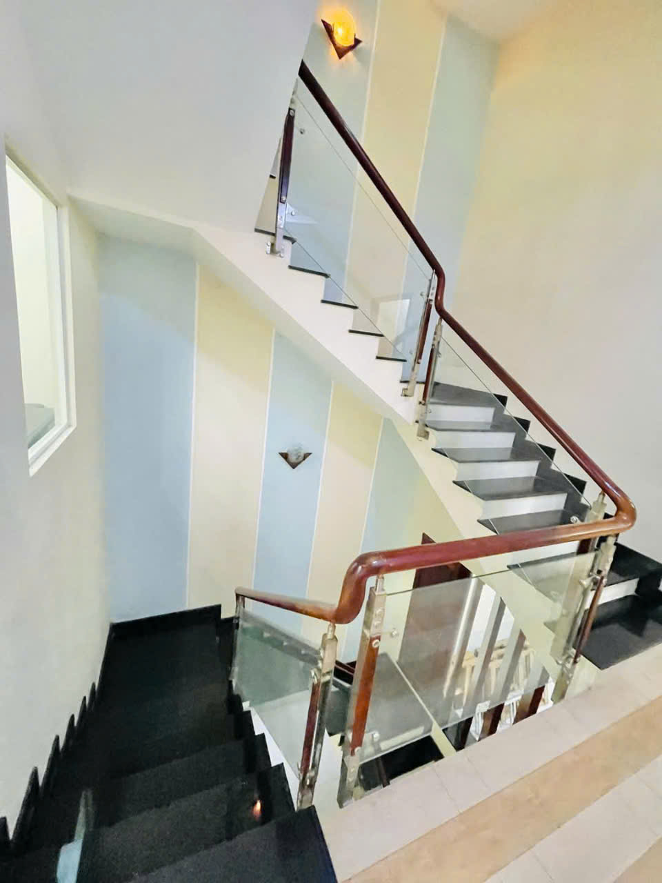 Nhà 4 tầng, hẻm 8m gần Sơn Kỳ thông Lê Trọng Tấn, giá 6,95 tỷ