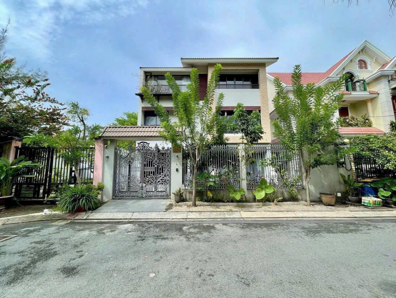 Biệt thự 12m x 20m 3 lầu khu Tân Quy Đông, phường Tân Phong, quận 7