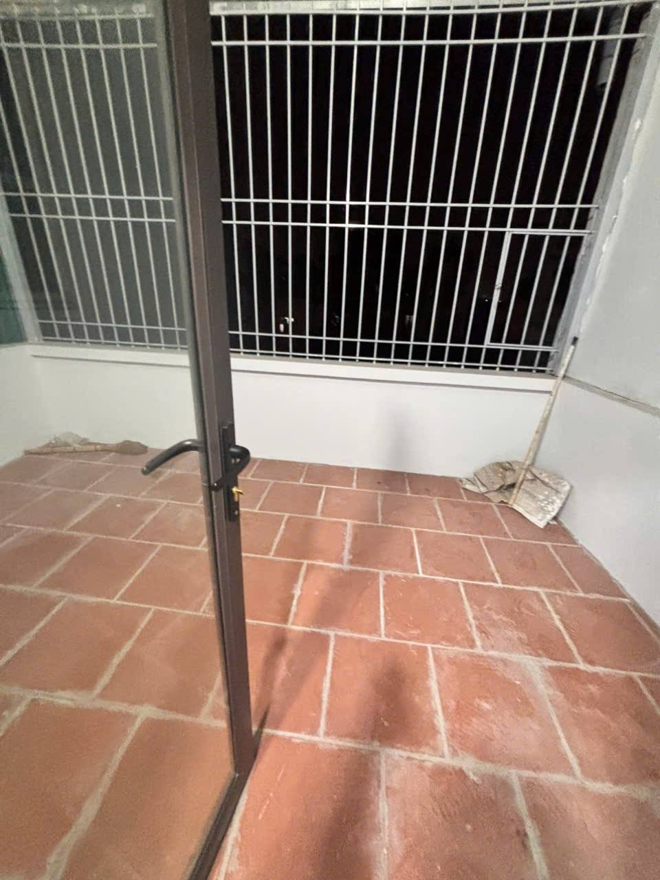 Độc lập, thổ cư dân xây, ngõ nông, ngõ 3 gác đỗ cửa