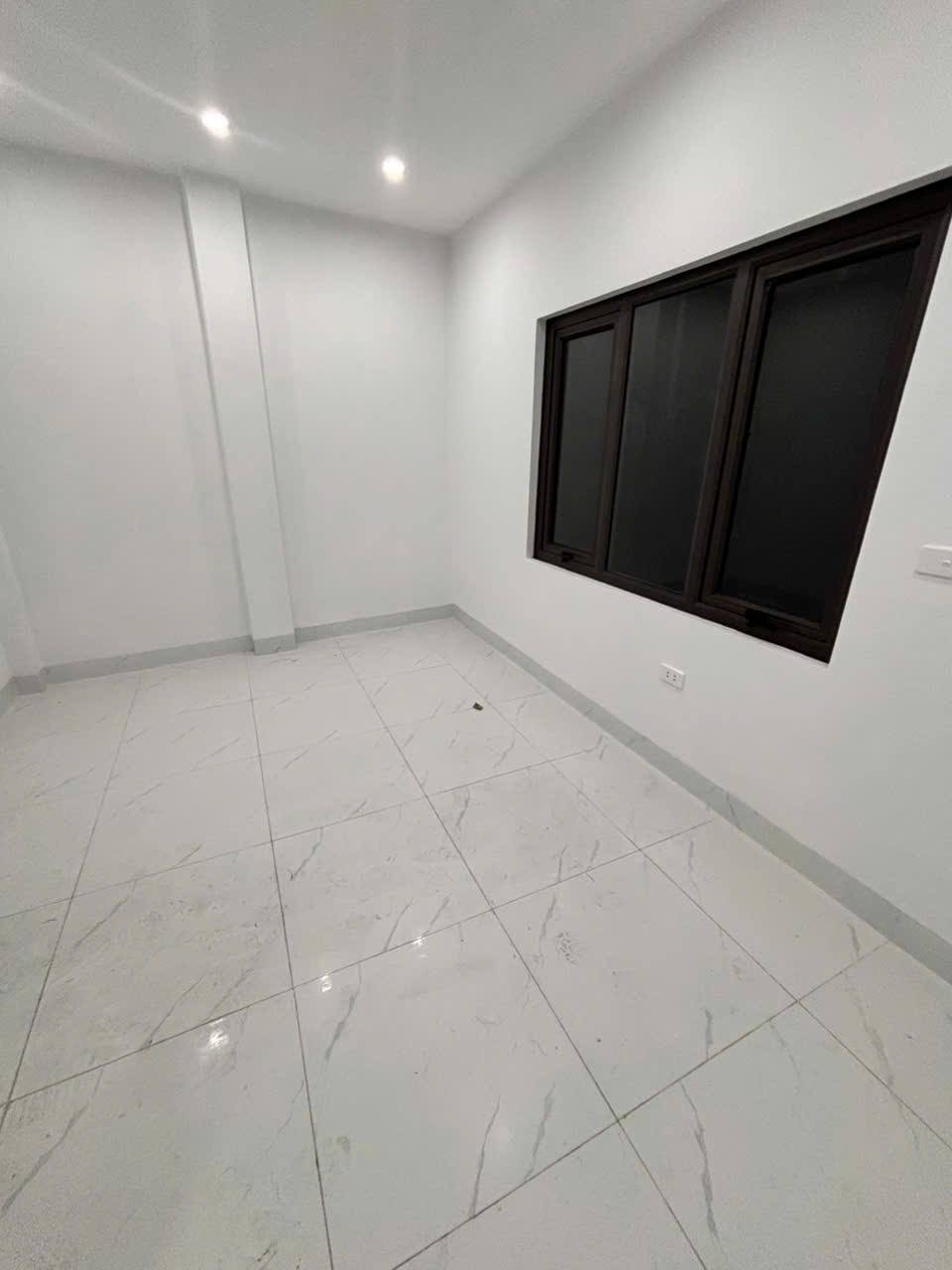 Độc lập, thổ cư dân xây, ngõ nông, ngõ 3 gác đỗ cửa