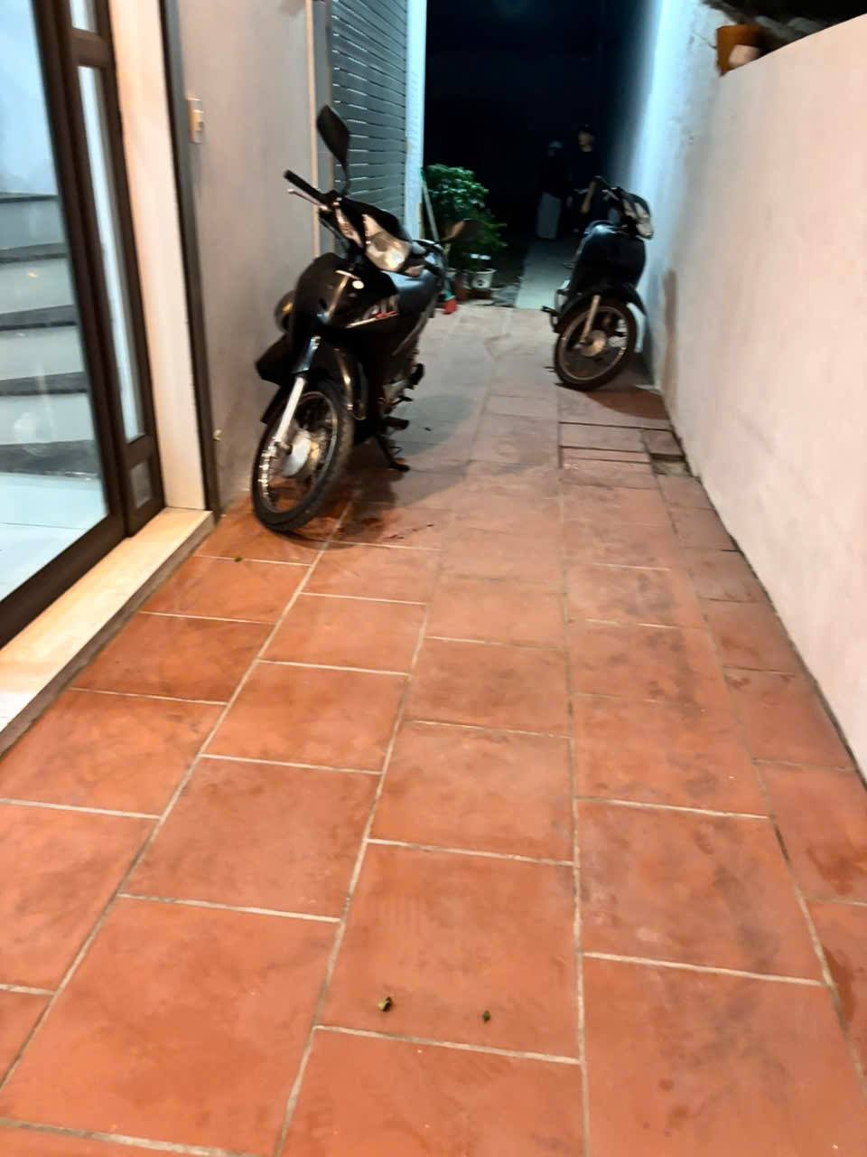 Độc lập, thổ cư dân xây, ngõ nông, ngõ 3 gác đỗ cửa