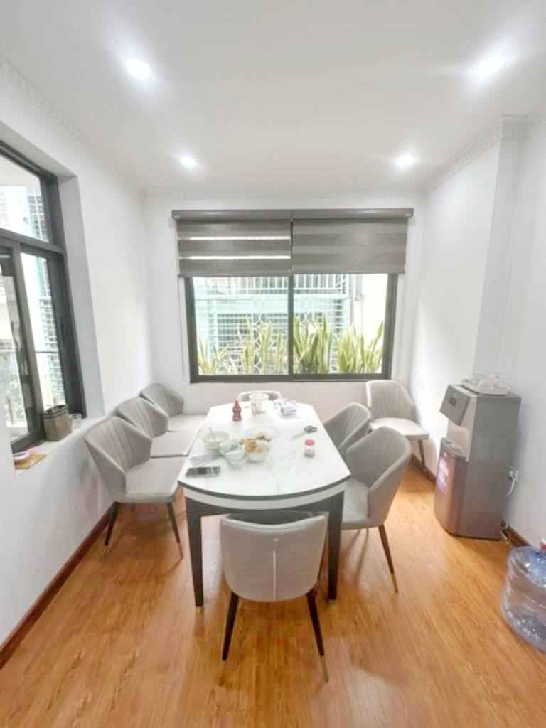 Bán nhà Hoàng Cầu, 6 tầng thang máy, trung tâm Đống Đa